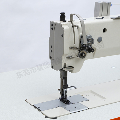 China Máquina de costura da agulha do dobro da alimentação do uníssono para o sofá do banco de carro fornecedor