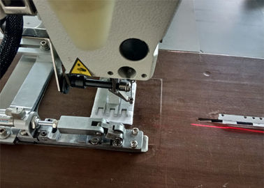 Bralette modela o sutiã das senhoras que faz a máquina, equipamento automatizado da máquina de costura fornecedor